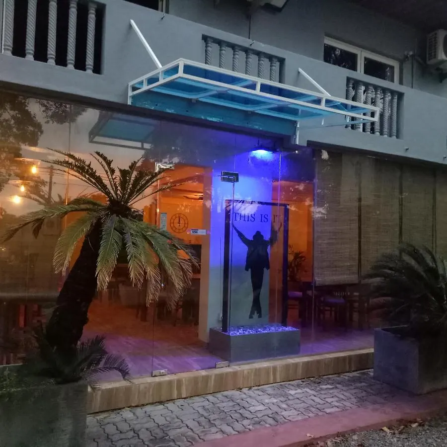 Guest house This Is It Airport Hotel And Restaurant Negombo