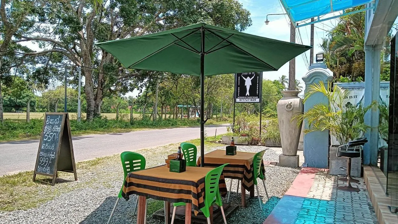 This Is It Airport Hotel And Restaurant Negombo Guest house