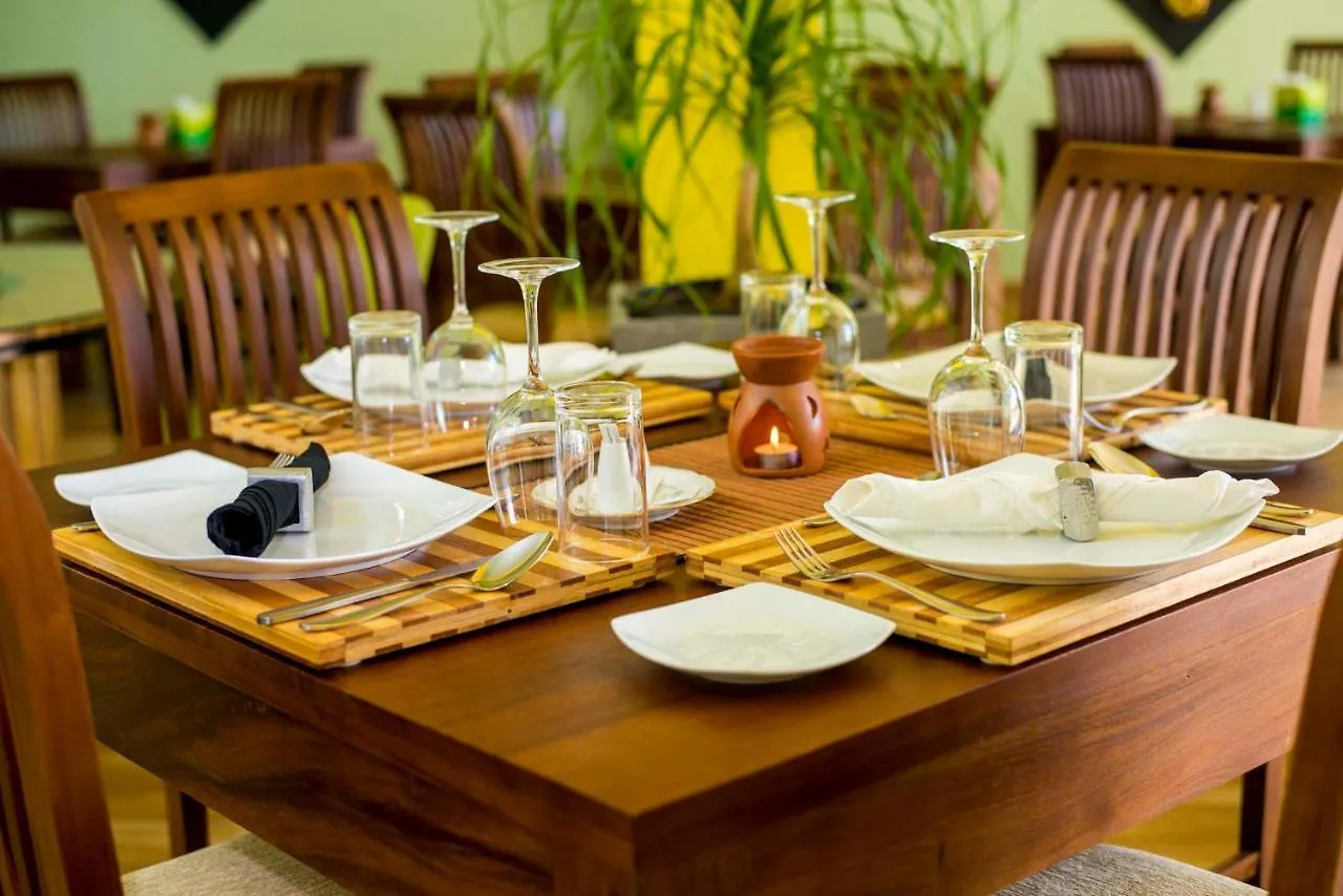 Guest house This Is It Airport Hotel And Restaurant Negombo