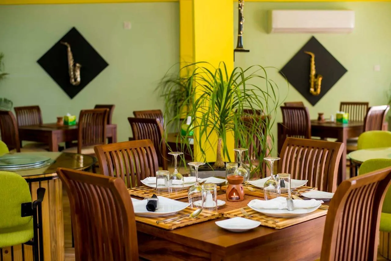 This Is It Airport Hotel And Restaurant Negombo 2*,
