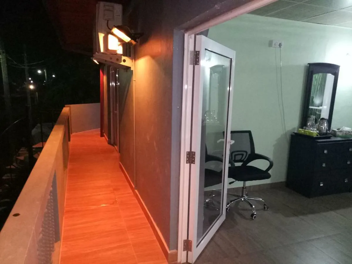This Is It Airport Hotel And Restaurant Negombo 2*,