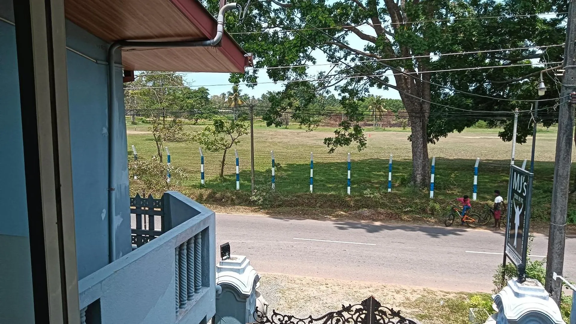This Is It Airport Hotel And Restaurant Negombo Guest house