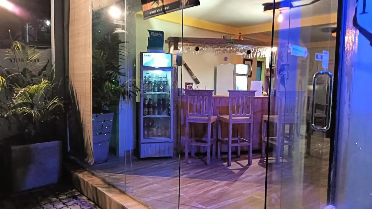 This Is It Airport Hotel And Restaurant Negombo 2*,