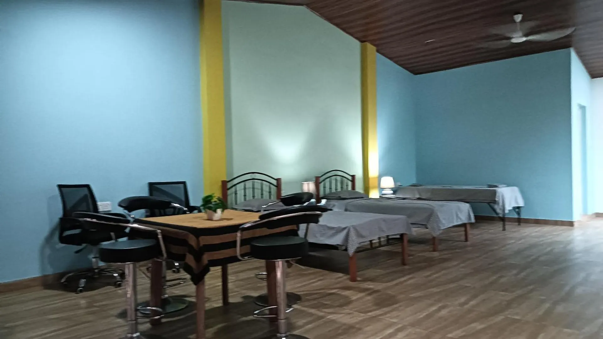 This Is It Airport Hotel And Restaurant Negombo 2*,
