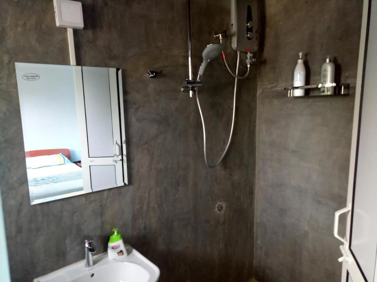 This Is It Airport Hotel And Restaurant Negombo Guest house
